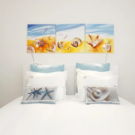 Starfish & Seashell Apt., Center